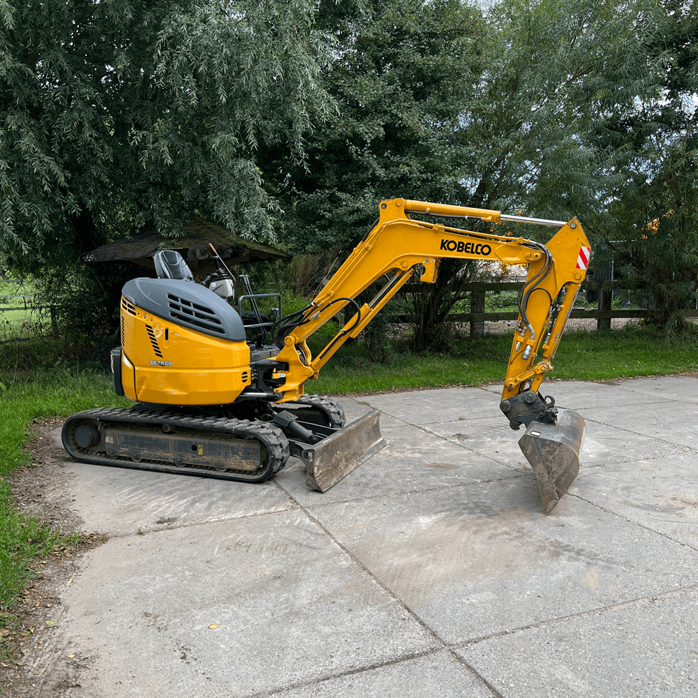 Kobelco SK 28 losstaand (1)